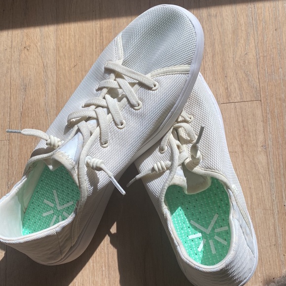 TropicFeel Monsoon Sneakers 9.5 - Almond White. Like new. - Picture 2 of 4